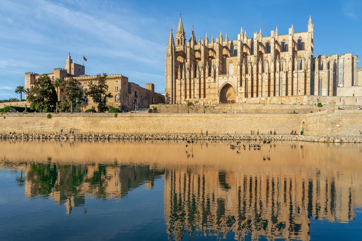One day in Palma de Mallorca itinerary with view of the Cathedral and Parc de la Mar